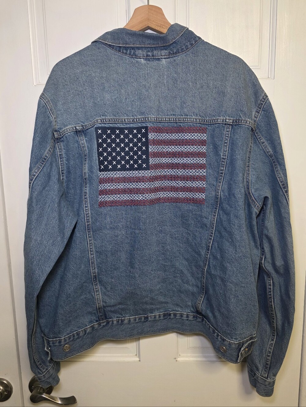 Old Navy x Disney Mickey Mouse Denim Trucker Jacket W/Embroidered USA Flag- XL - Picture 3 of 16